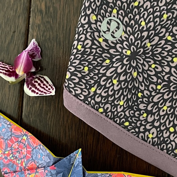 Lululemon Speed up shorts 6 -rare pattern! - Picture 3 of 4